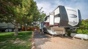 Outdoor Glamping Large 5th Wheel Setup OK4A